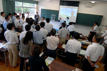 県内の学校施設関係者が集まったエコ改修の研修風景。